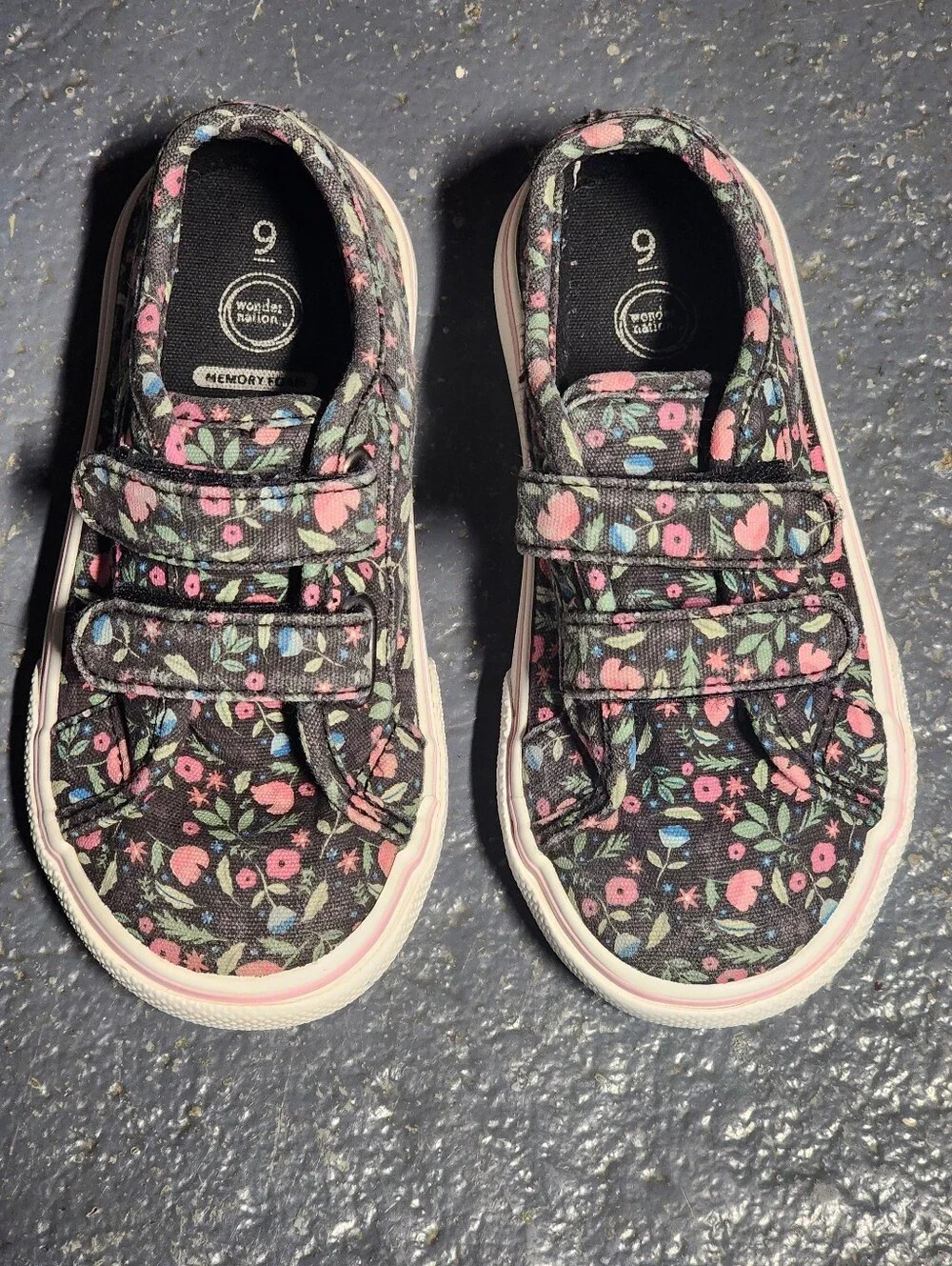 Wonder Nation Slip On Sneakers Black Floral Girls Size 9